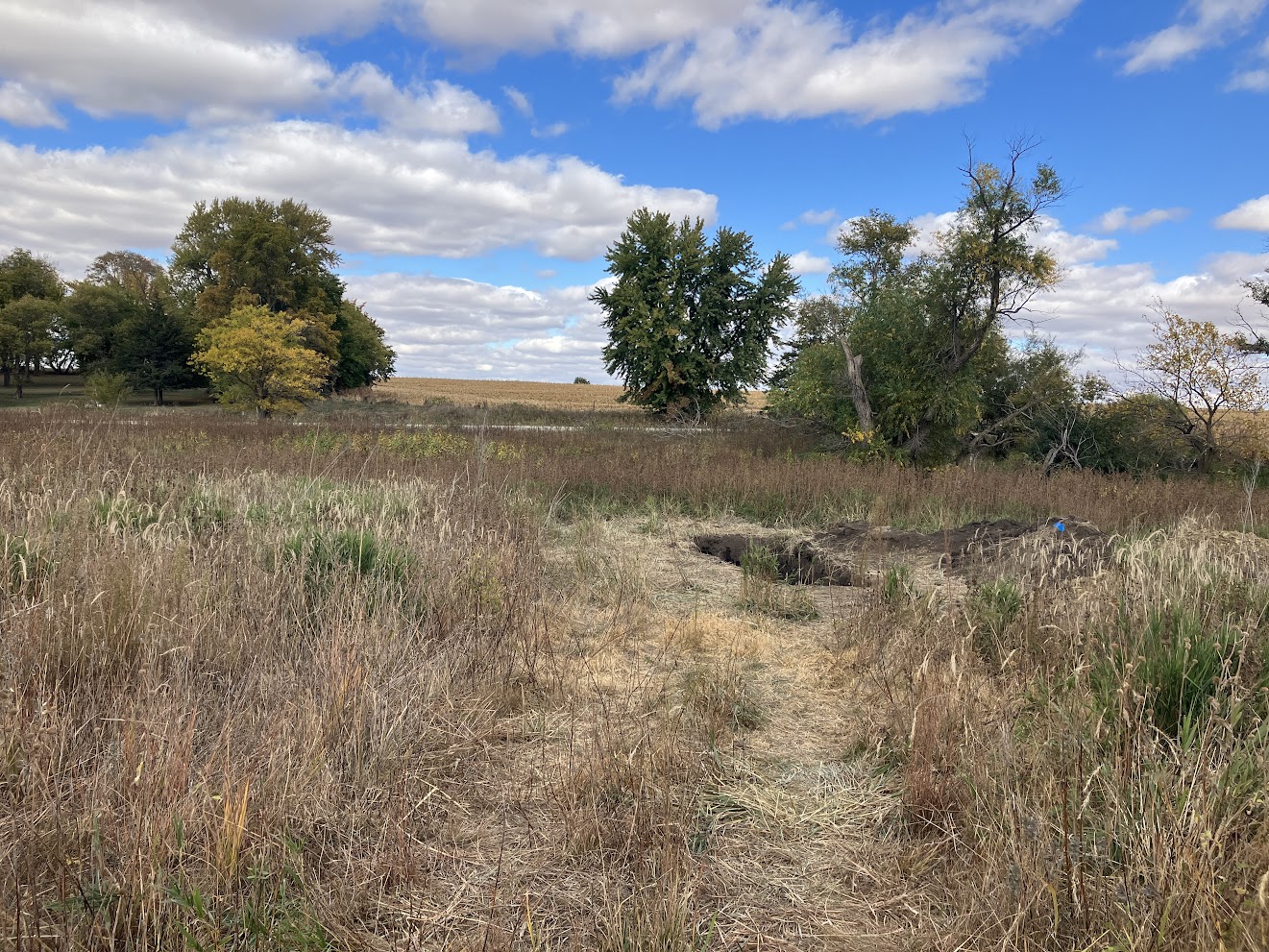 Landscape photo of a field with a dry and uneven field.